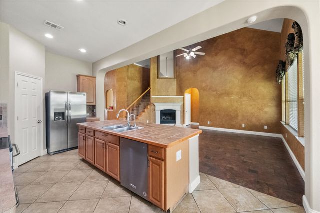 1008 Linden Drive, Burleson, TX 76028