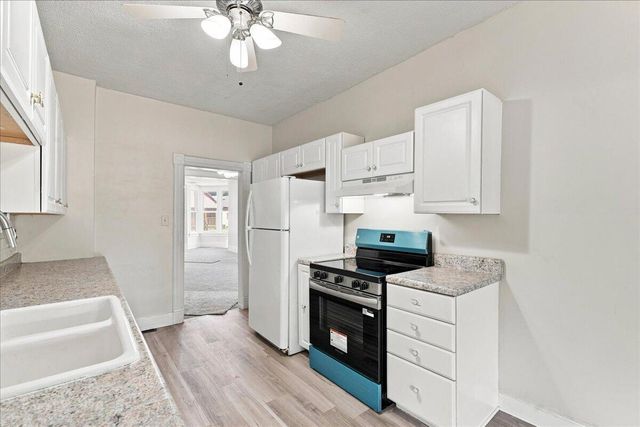 2227 AVENUE E, Council Bluffs, IA 51501