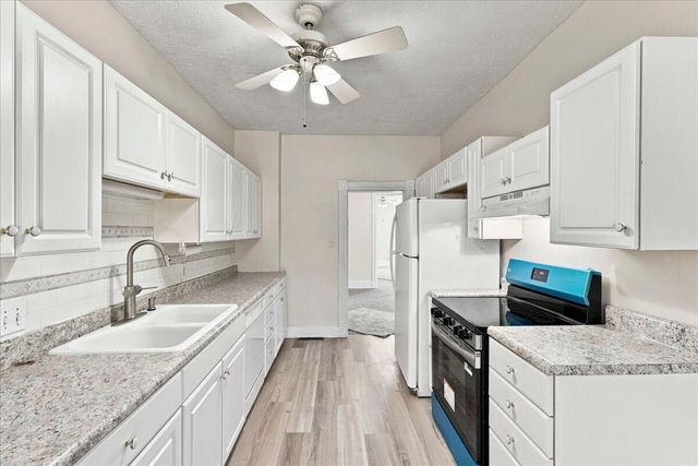 2227 AVENUE E, Council Bluffs, IA 51501
