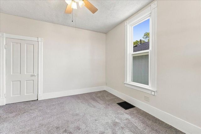 2227 AVENUE E, Council Bluffs, IA 51501