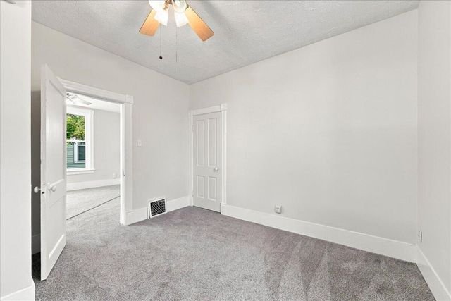 2227 AVENUE E, Council Bluffs, IA 51501