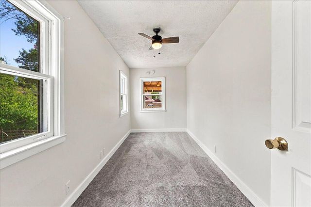2227 AVENUE E, Council Bluffs, IA 51501