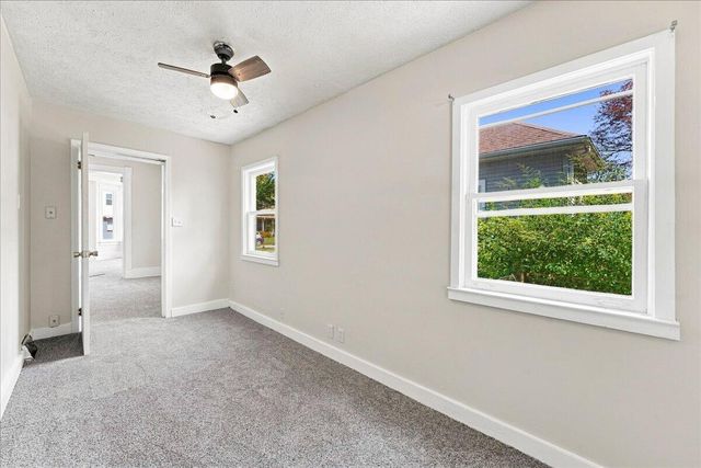 2227 AVENUE E, Council Bluffs, IA 51501