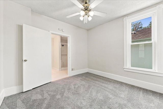 2227 AVENUE E, Council Bluffs, IA 51501