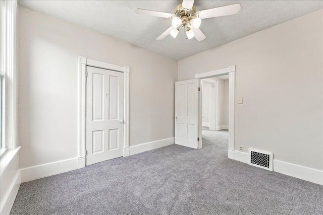 2227 AVENUE E, Council Bluffs, IA 51501