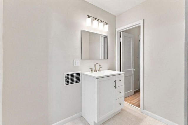2227 AVENUE E, Council Bluffs, IA 51501