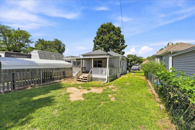 2227 AVENUE E, Council Bluffs, IA 51501