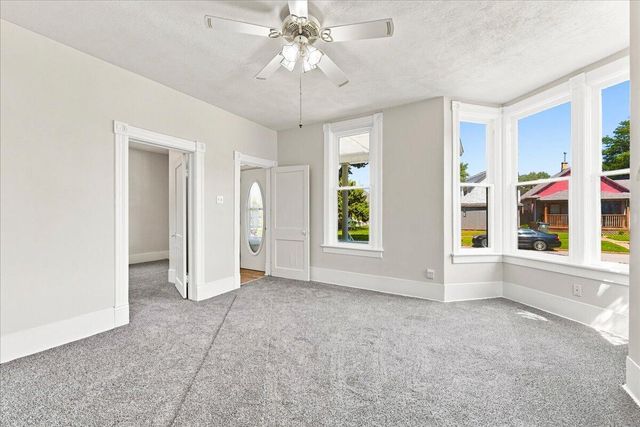 2227 AVENUE E, Council Bluffs, IA 51501