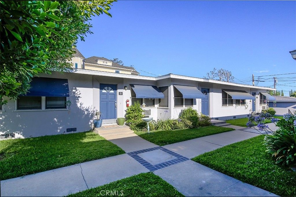 Image 3 of property listing at 624 W Foothill, Monrovia, CA 91016