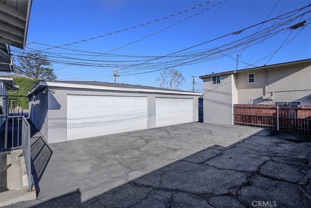Image 5 of property listing at 624 W Foothill, Monrovia, CA 91016