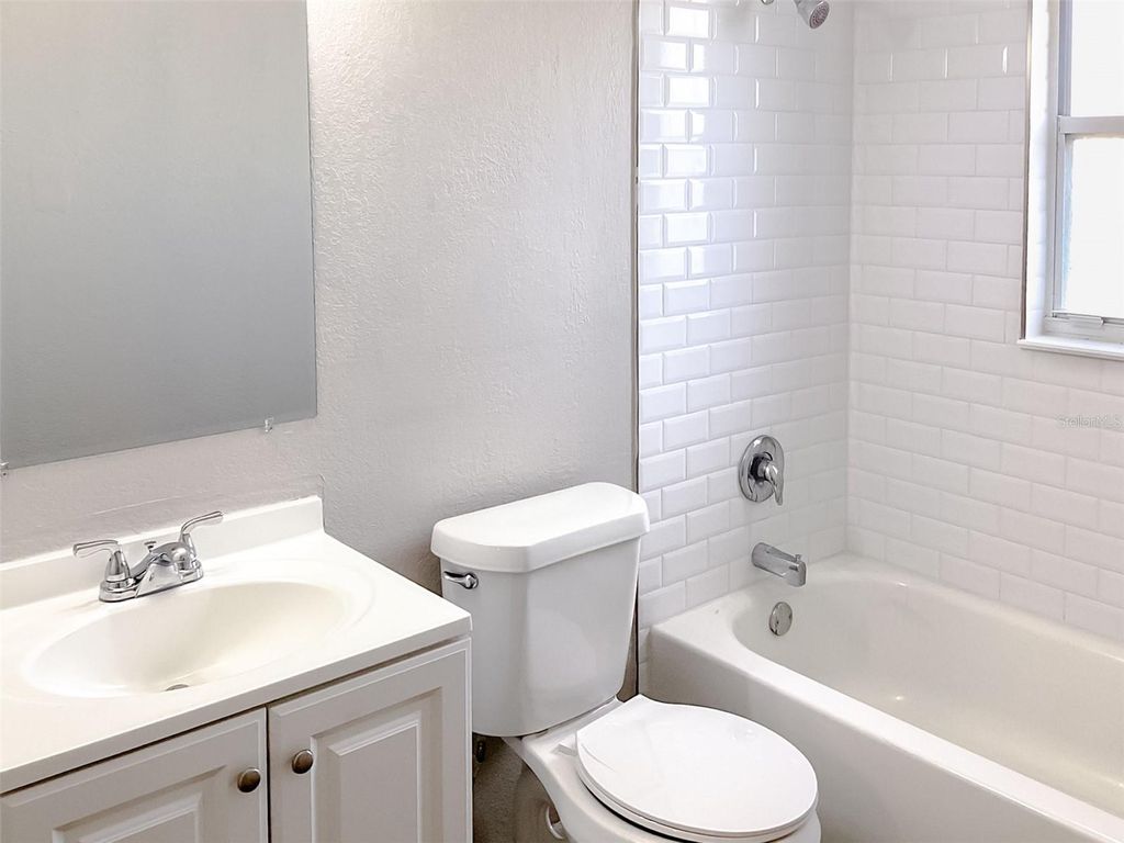 Image 6 of property listing at 3613 WISPERBREATH LANE, Tampa, FL 33619