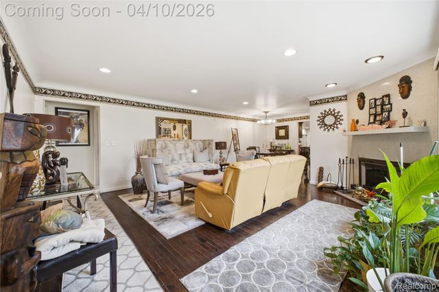 23640 Oak Glen Drive, Southfield, MI 48033