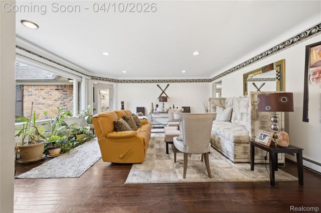 23640 Oak Glen Drive, Southfield, MI 48033