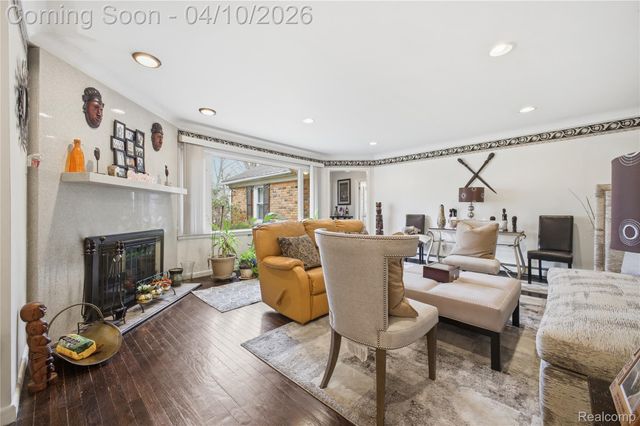 23640 Oak Glen Drive, Southfield, MI 48033