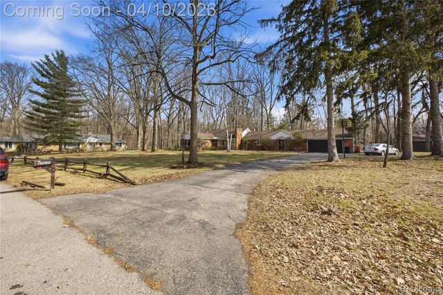 23640 Oak Glen Drive, Southfield, MI 48033