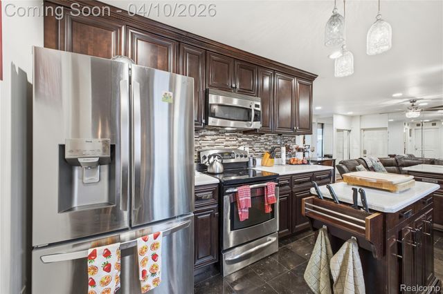 23640 Oak Glen Drive, Southfield, MI 48033