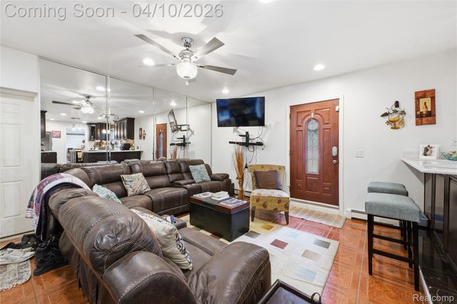 23640 Oak Glen Drive, Southfield, MI 48033