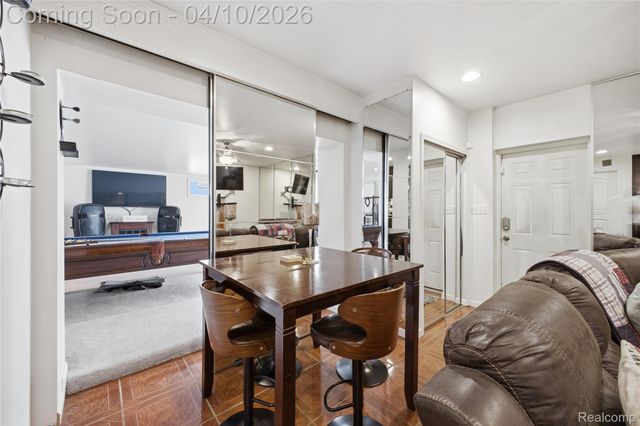 23640 Oak Glen Drive, Southfield, MI 48033