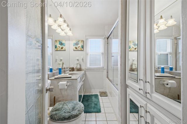 23640 Oak Glen Drive, Southfield, MI 48033