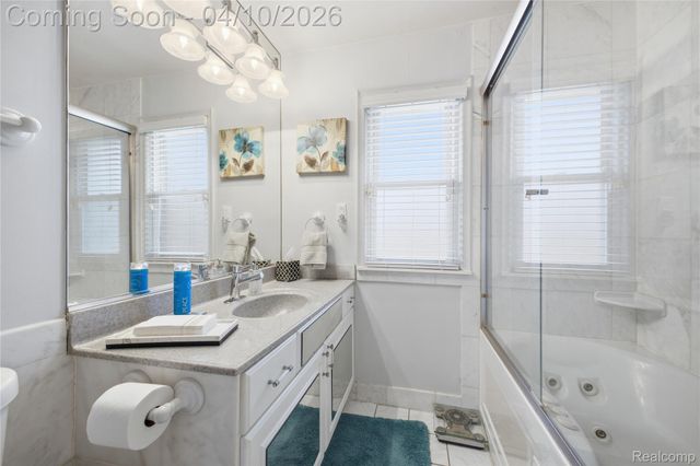 23640 Oak Glen Drive, Southfield, MI 48033