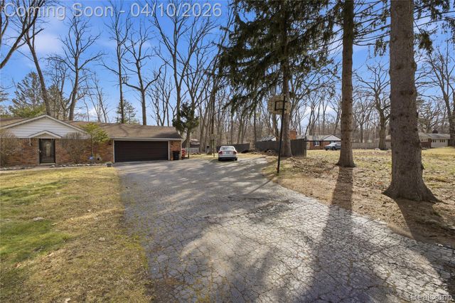 23640 Oak Glen Drive, Southfield, MI 48033
