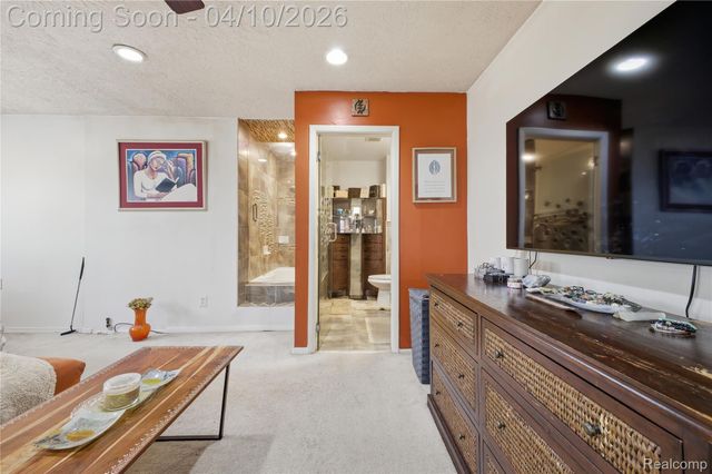 23640 Oak Glen Drive, Southfield, MI 48033