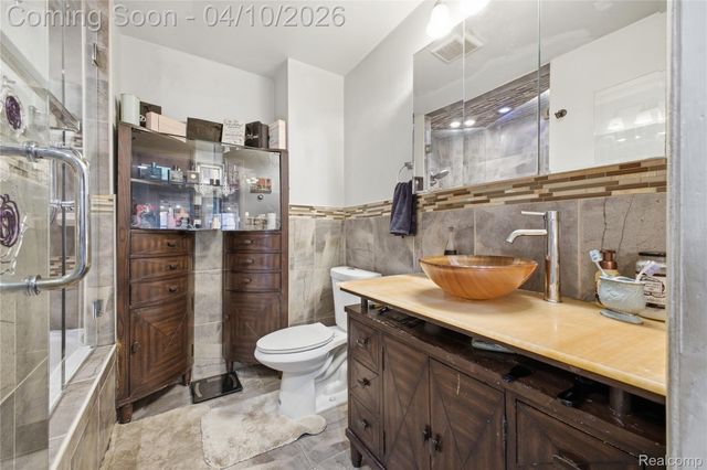 23640 Oak Glen Drive, Southfield, MI 48033