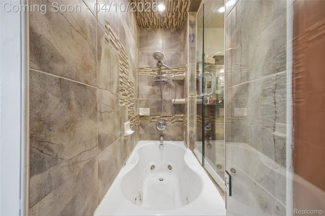 23640 Oak Glen Drive, Southfield, MI 48033