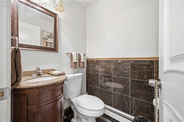 23640 Oak Glen Drive, Southfield, MI 48033