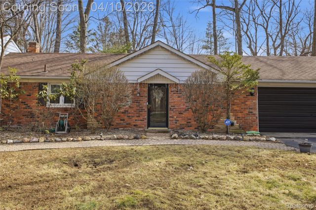 23640 Oak Glen Drive, Southfield, MI 48033