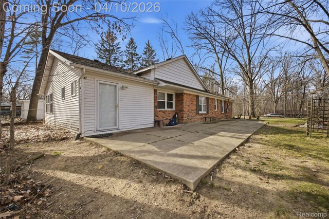 23640 Oak Glen Drive, Southfield, MI 48033