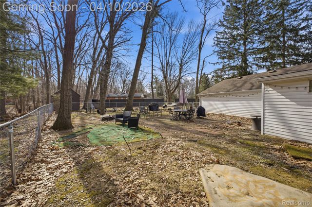 23640 Oak Glen Drive, Southfield, MI 48033