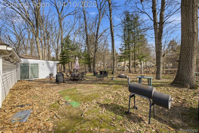 23640 Oak Glen Drive, Southfield, MI 48033