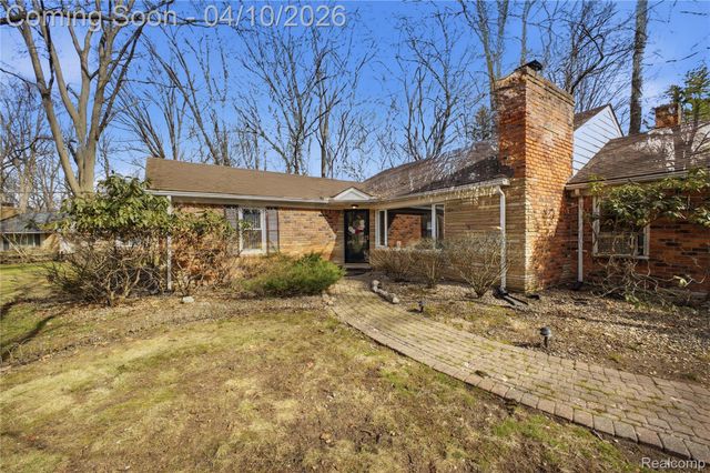 23640 Oak Glen Drive, Southfield, MI 48033