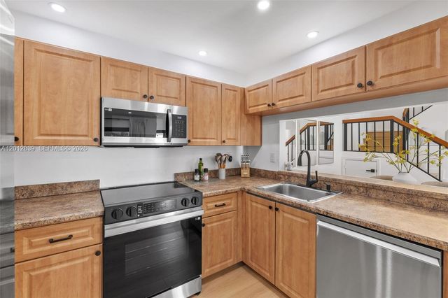 21216 Harbor Way 15815, Aventura, FL 33180