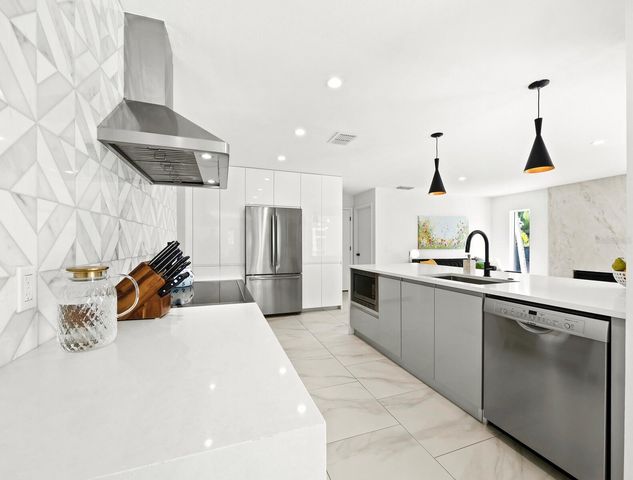 5341 SIESTA COURT, Sarasota, FL 34242