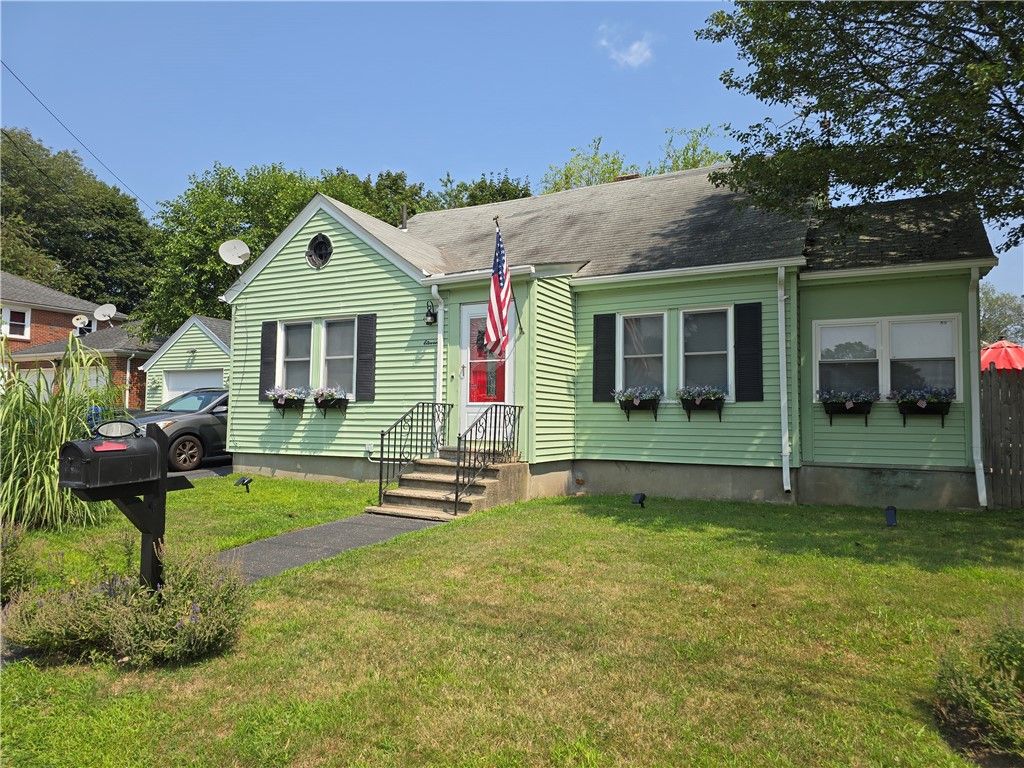 11 Lookout Avenue, North Providence, RI 02911