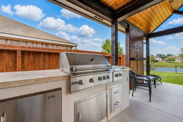 24506 Raven Cliff Falls Drive, Tomball, TX 77375
