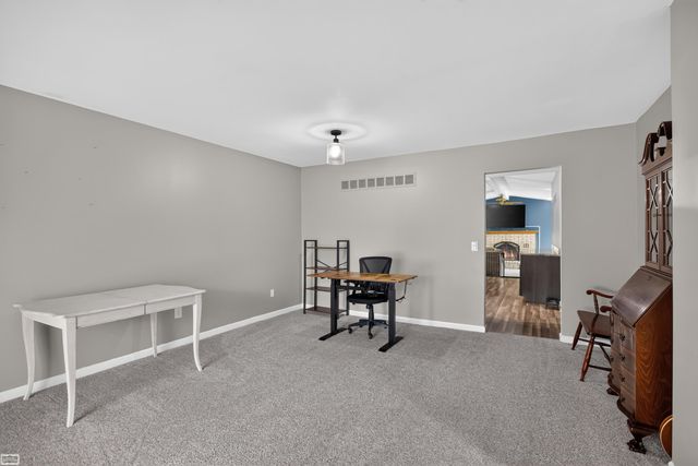 15151 La Grande Plaza, Warren, MI 48088