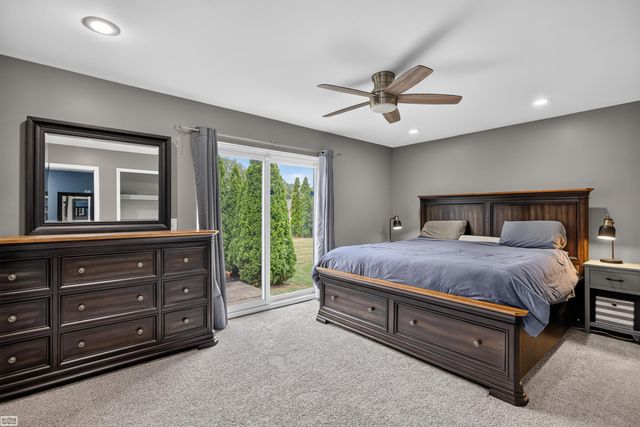 15151 La Grande Plaza, Warren, MI 48088