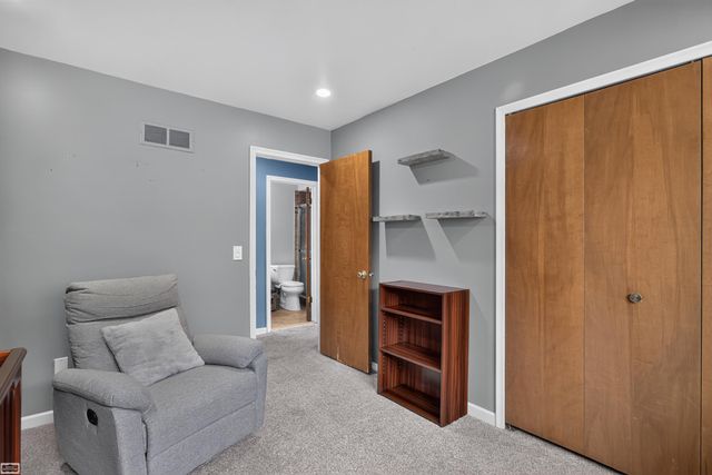 15151 La Grande Plaza, Warren, MI 48088