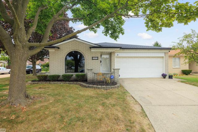 15151 La Grande Plaza, Warren, MI 48088