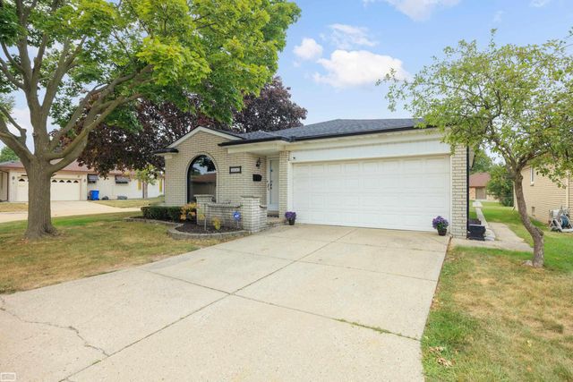 15151 La Grande Plaza, Warren, MI 48088