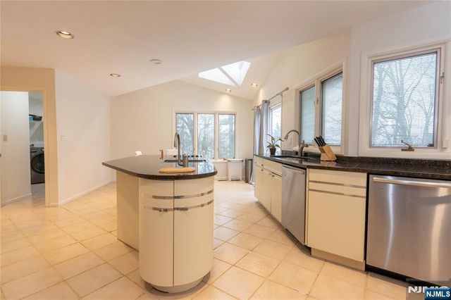 22 Post Lane, Livingston, NJ 07039