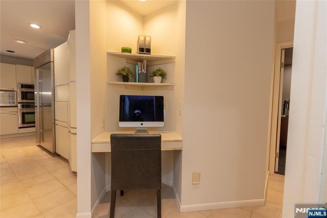 22 Post Lane, Livingston, NJ 07039