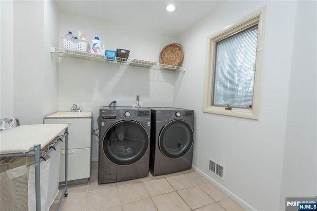 22 Post Lane, Livingston, NJ 07039