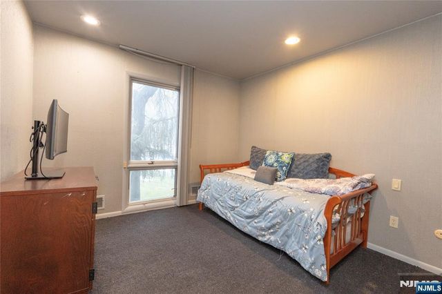 22 Post Lane, Livingston, NJ 07039