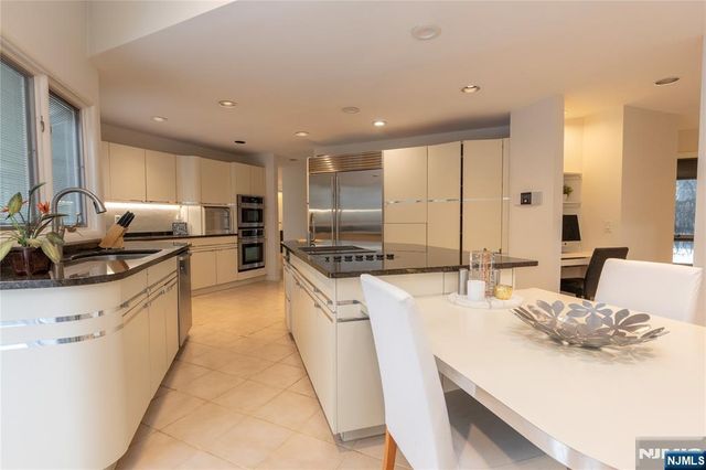 22 Post Lane, Livingston, NJ 07039