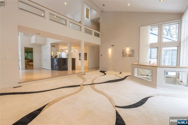 22 Post Lane, Livingston, NJ 07039