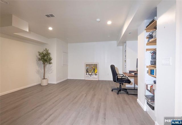 22 Post Lane, Livingston, NJ 07039